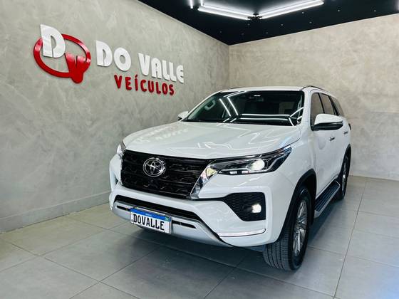 TOYOTA HILUX SW4 2.8 D-4D TURBO DIESEL SRX 7L 4X4 AUTOMÁTICO